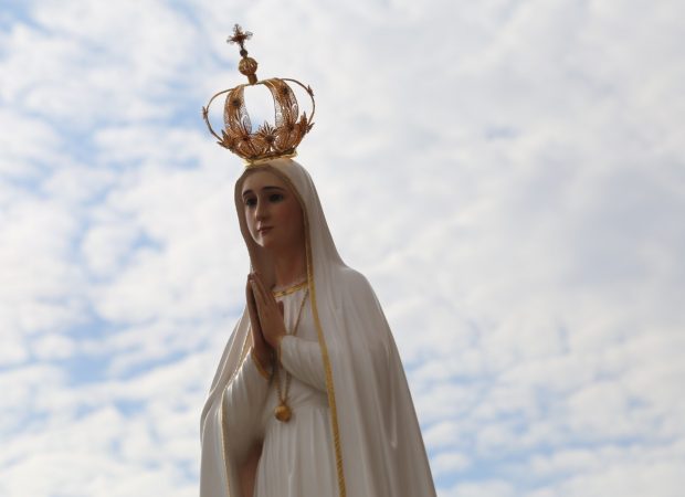“Momento histórico”. É assim que o padre Rodrigo de Castro, reitor do Santuário Sagrada Família, define a chegada da imagem da Nossa Senhora de Fátima. (Foto: Luisa Tiemi)